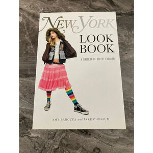 New York Look Book A Gallery Of‎ Street Fashion Book Softcover​